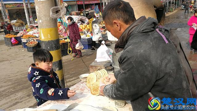 农村人太精明，街头做小生意，每天能赚500多你信吗？