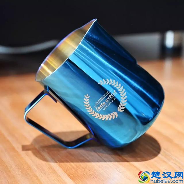 漂亮的咖啡拉花，是用什么样的奶缸拉出来的？