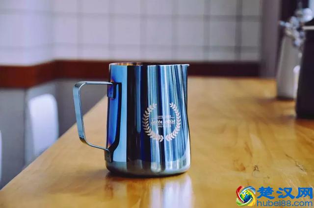 漂亮的咖啡拉花，是用什么样的奶缸拉出来的？