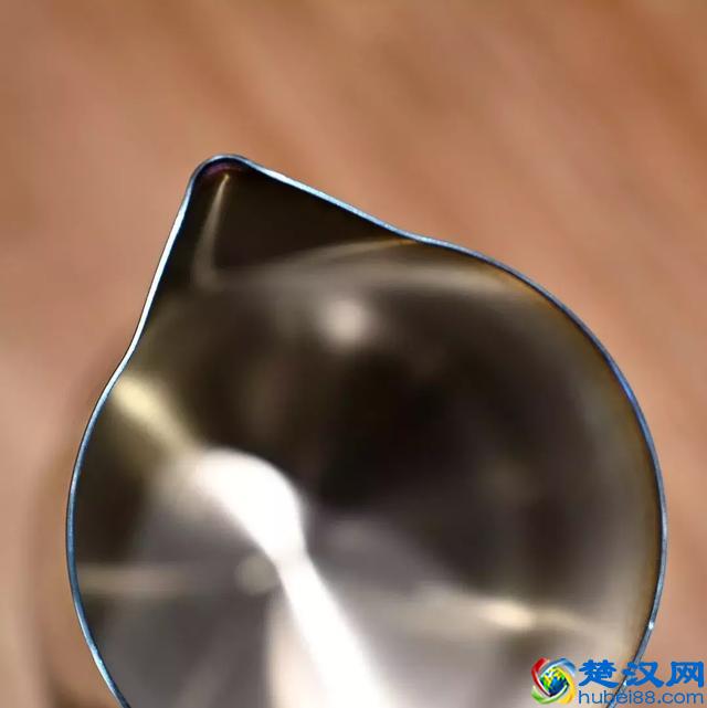 漂亮的咖啡拉花，是用什么样的奶缸拉出来的？