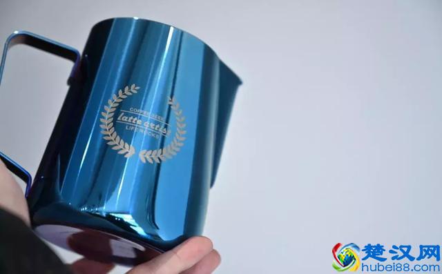 漂亮的咖啡拉花，是用什么样的奶缸拉出来的？