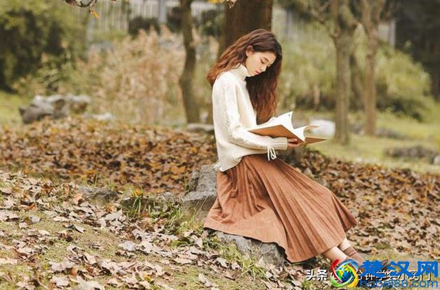 半身裙搭配这3件上衣，初春照着穿太美了！