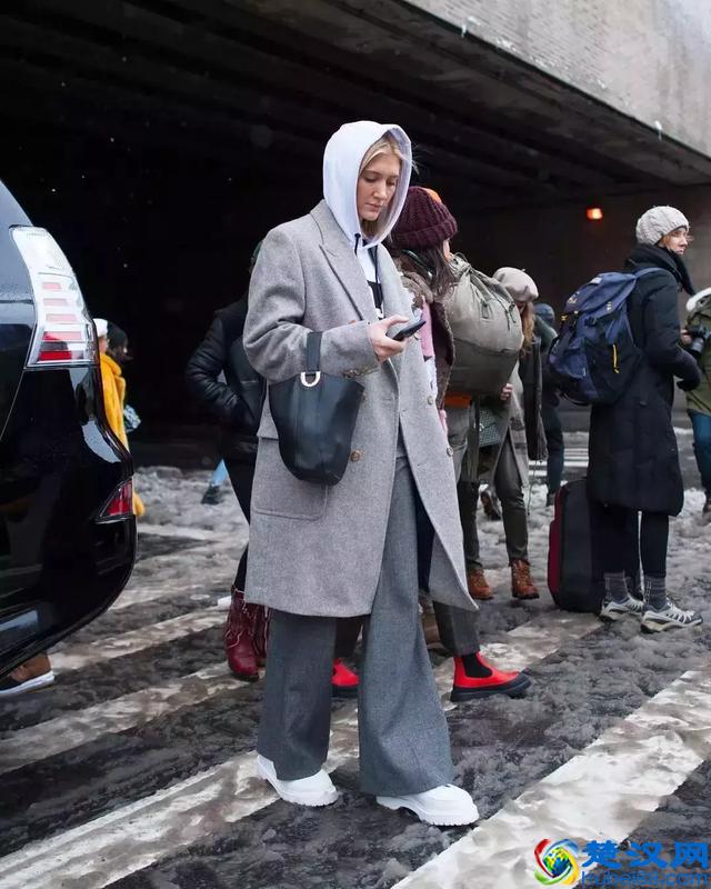 你有灰色大衣吗？学学这六种时尚搭配！