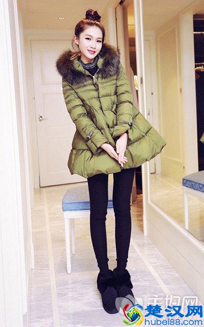 冬季羽绒服搭配 中长款羽绒服这样穿搭保暖又时髦