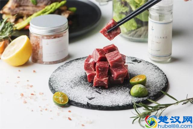 98%的成都人都不知道，锦华万达对面的橡树林藏了一个美食广场！