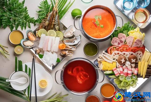 98%的成都人都不知道，锦华万达对面的橡树林藏了一个美食广场！