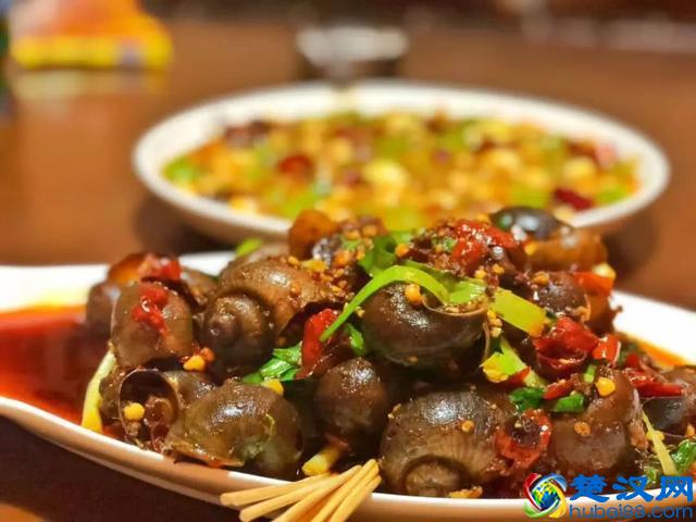 98%的成都人都不知道，锦华万达对面的橡树林藏了一个美食广场！