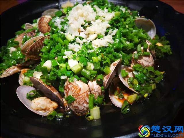 98%的成都人都不知道，锦华万达对面的橡树林藏了一个美食广场！