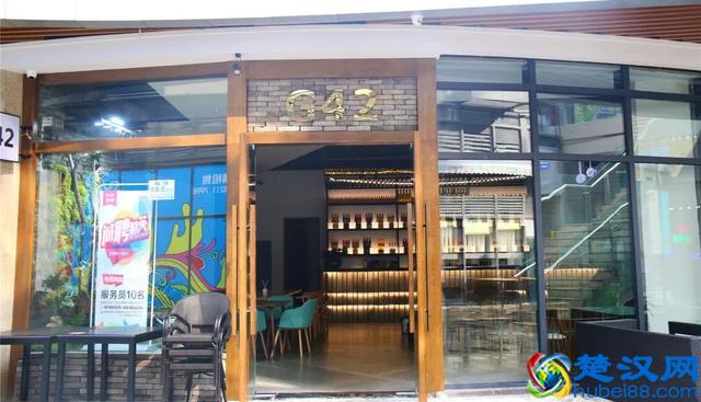 98%的成都人都不知道，锦华万达对面的橡树林藏了一个美食广场！