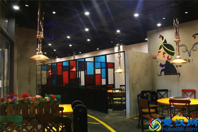 98%的成都人都不知道，锦华万达对面的橡树林藏了一个美食广场！