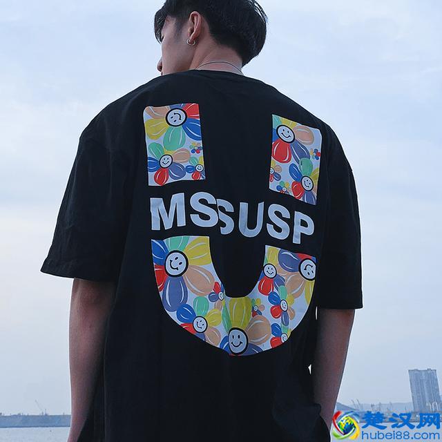 科普男生情侣潮牌穿搭服装 日潮美潮以及国潮的购买体验以及价格