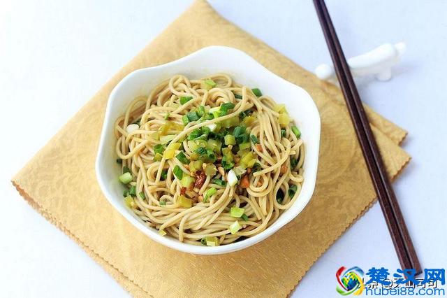 懒人必备的十大面条之一，劲道爽滑，做法超级简单