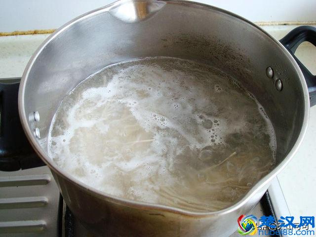 懒人必备的十大面条之一，劲道爽滑，做法超级简单