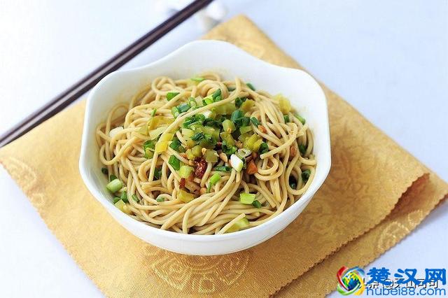 懒人必备的十大面条之一，劲道爽滑，做法超级简单