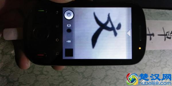 网友晒人生第一部智能机：八年前的华为竟然还能用