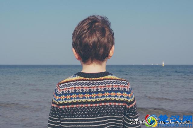 单亲家庭长大的孩子，心理上会有哪些缺陷吗？