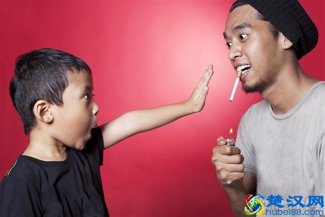 被迫吸“二手烟”，都有什么危害？专家告诉你实情，太残酷了！