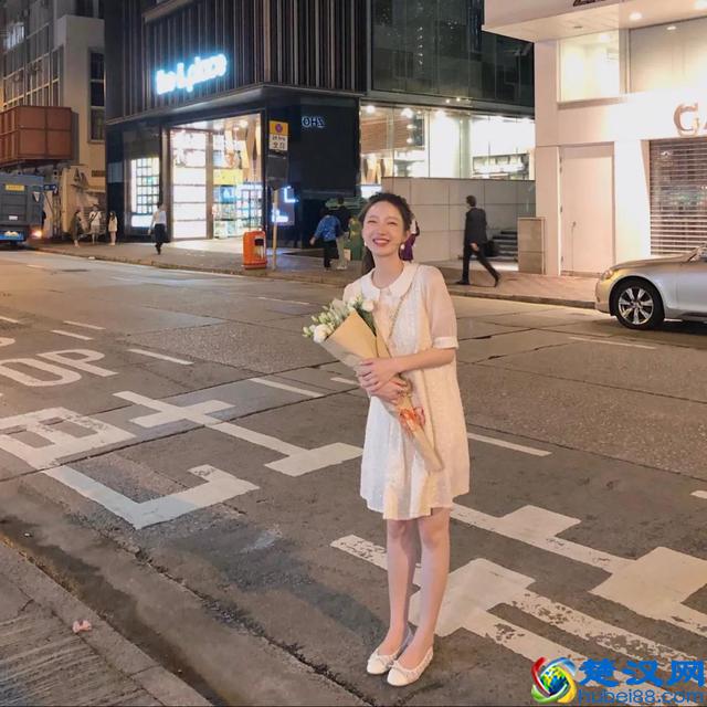 学会100个拍照pose大全，让你的照片美爆朋友圈