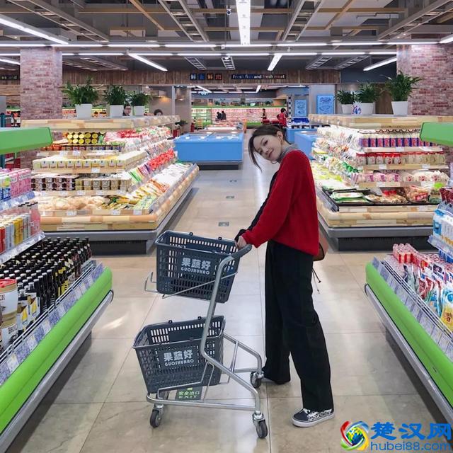 学会100个拍照pose大全，让你的照片美爆朋友圈