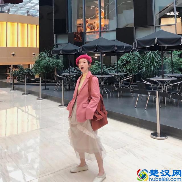 学会100个拍照pose大全，让你的照片美爆朋友圈