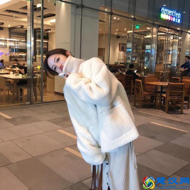 学会100个拍照pose大全，让你的照片美爆朋友圈