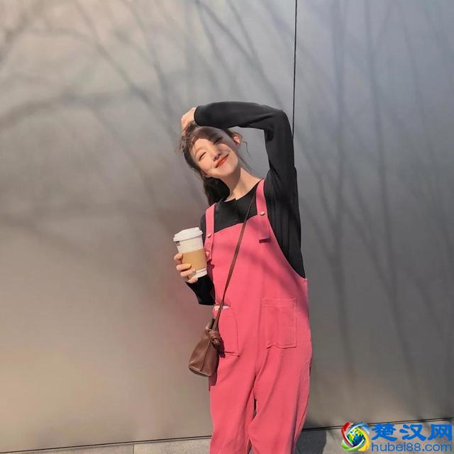 学会100个拍照pose大全，让你的照片美爆朋友圈