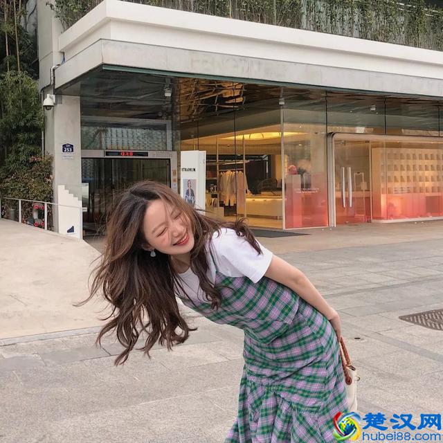 学会100个拍照pose大全，让你的照片美爆朋友圈