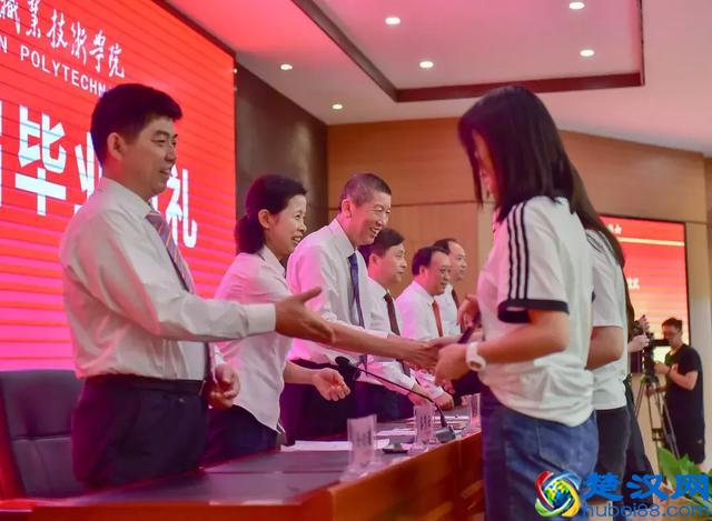 时光不老，我们不散：2019武汉职业技术学院毕业典礼盛大举行