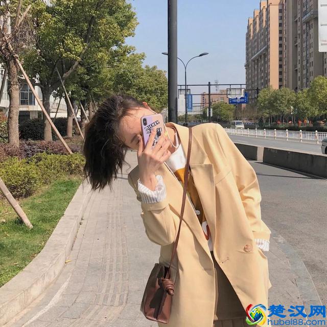 学会100个拍照pose大全，让你的照片美爆朋友圈