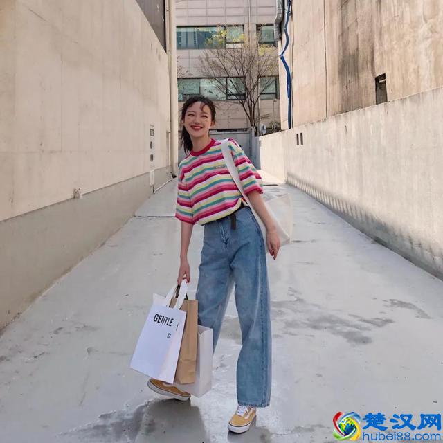 学会100个拍照pose大全，让你的照片美爆朋友圈