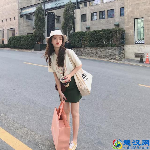 学会100个拍照pose大全，让你的照片美爆朋友圈