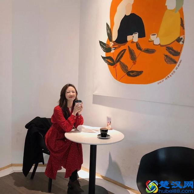 学会100个拍照pose大全，让你的照片美爆朋友圈