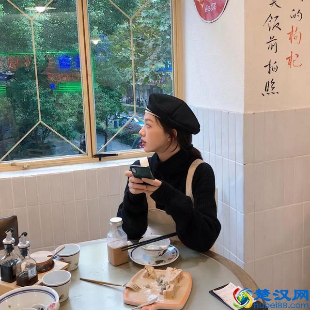 学会100个拍照pose大全，让你的照片美爆朋友圈