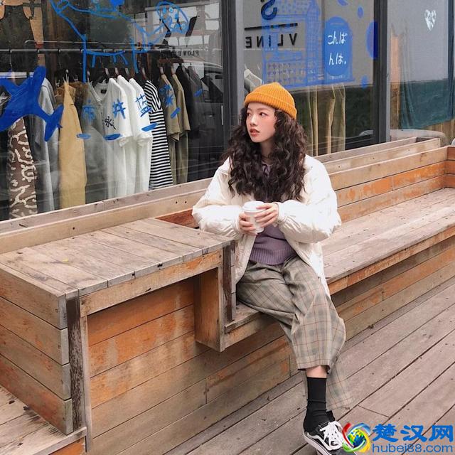 学会100个拍照pose大全，让你的照片美爆朋友圈