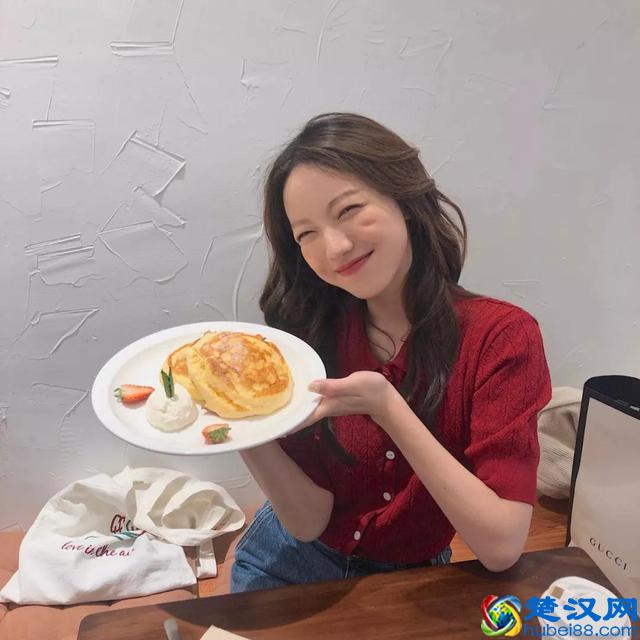 学会100个拍照pose大全，让你的照片美爆朋友圈