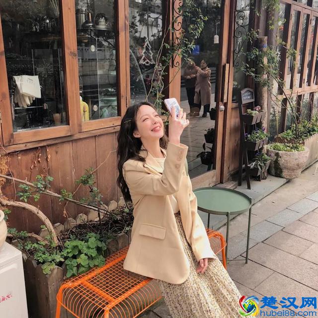 学会100个拍照pose大全，让你的照片美爆朋友圈