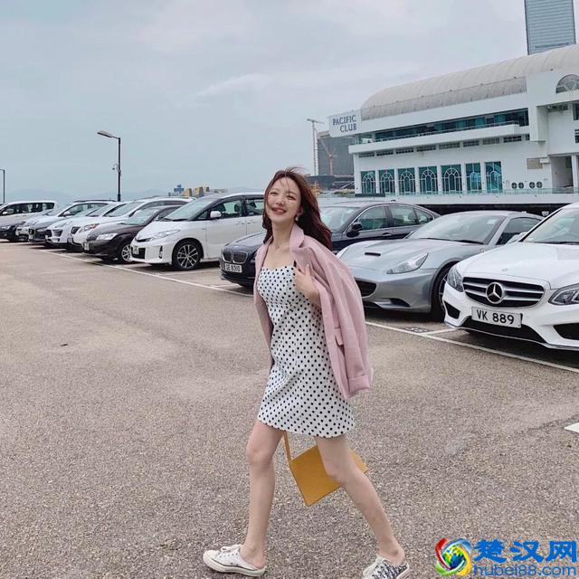 学会100个拍照pose大全，让你的照片美爆朋友圈