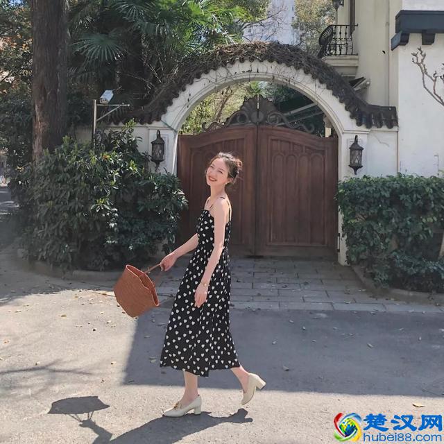 学会100个拍照pose大全，让你的照片美爆朋友圈