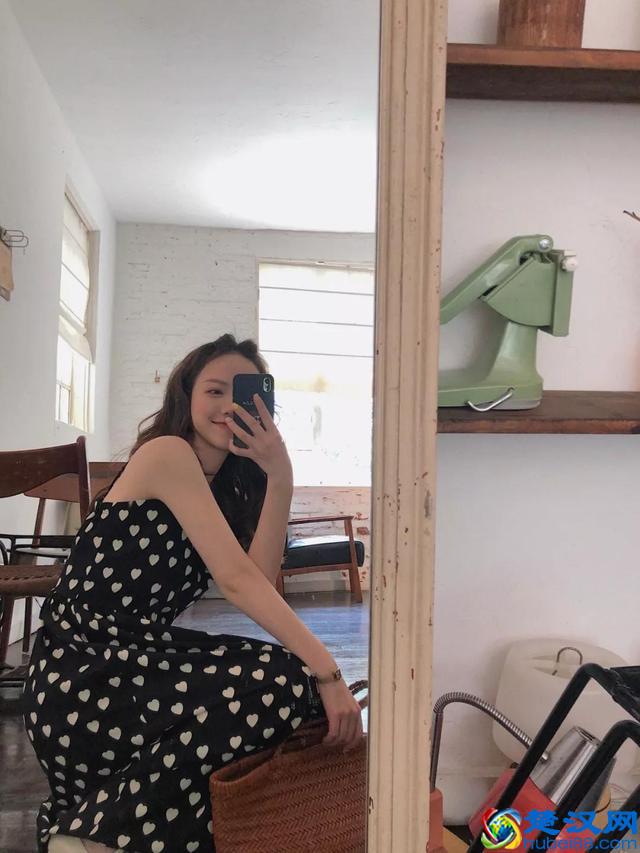 学会100个拍照pose大全，让你的照片美爆朋友圈