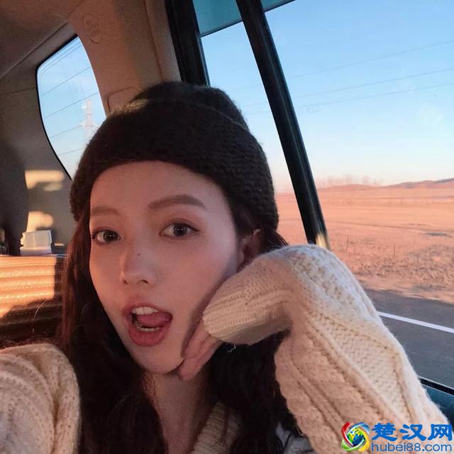 学会100个拍照pose大全，让你的照片美爆朋友圈