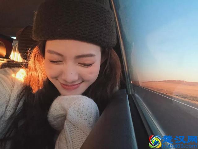 学会100个拍照pose大全，让你的照片美爆朋友圈