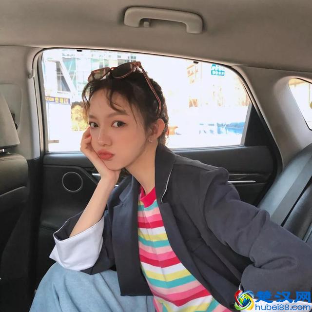 学会100个拍照pose大全，让你的照片美爆朋友圈