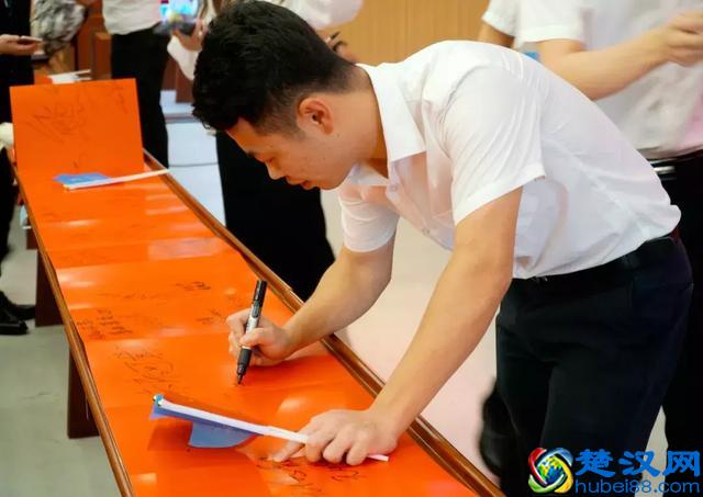 时光不老，我们不散：2019武汉职业技术学院毕业典礼盛大举行