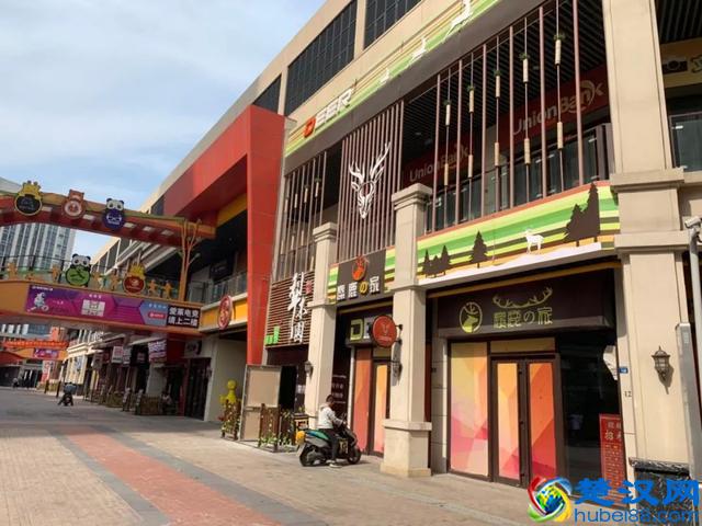 扬州这里投资的商铺，两年都没租出去，店铺大面积关门