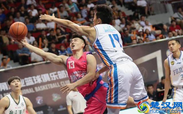 九年前他拿着球鞋让马布里签名，京城德比马布里让他完成生涯首秀