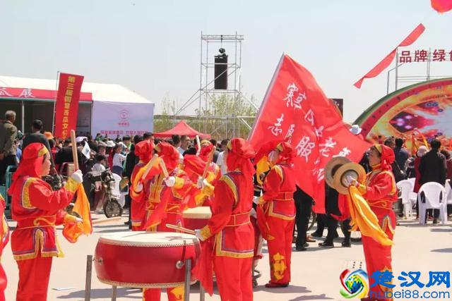 固堤西瓜节一份盒饭的背后，是郭牌西瓜和U饭云餐对劳动者的尊敬