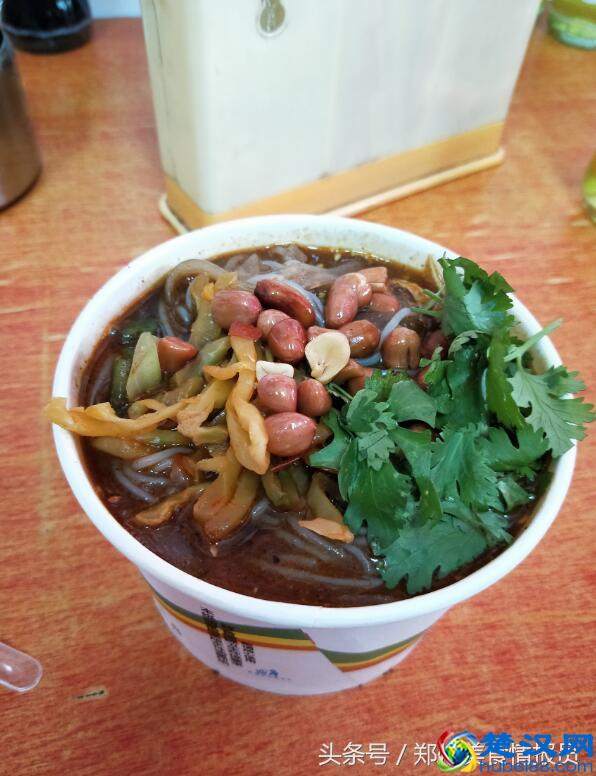 八哥酸辣粉·郑州｜绝对是传统口味，汤底酸辣咸香刚刚好~