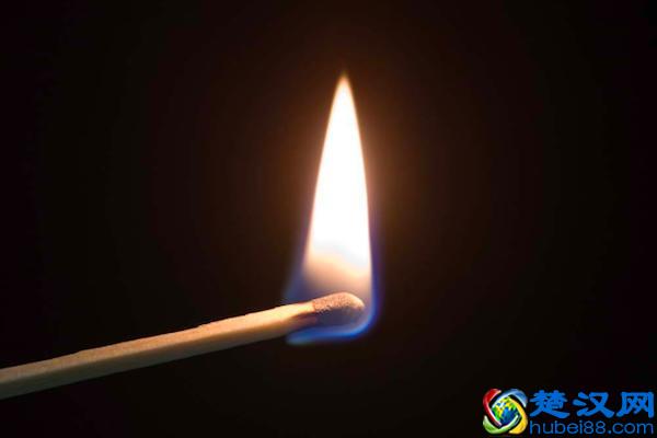 农村里恐怖的现象，坟地里“鬼火”其实是磷的燃烧