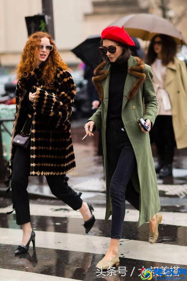 公认“最难驾驭”的墨绿色，搭这三种颜色就出彩