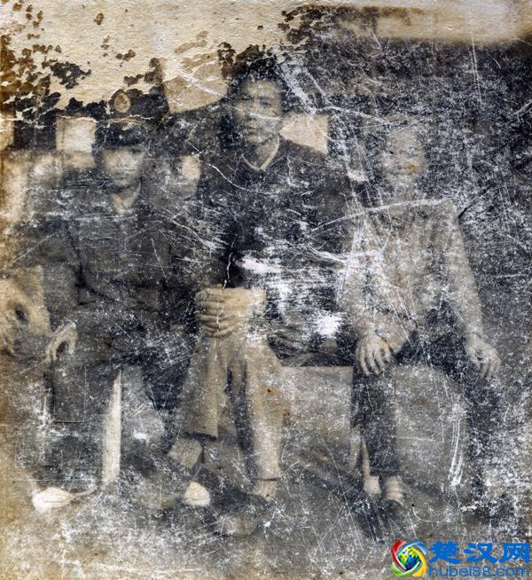 旧照片怎么翻新，你想不到的照片修复过程！